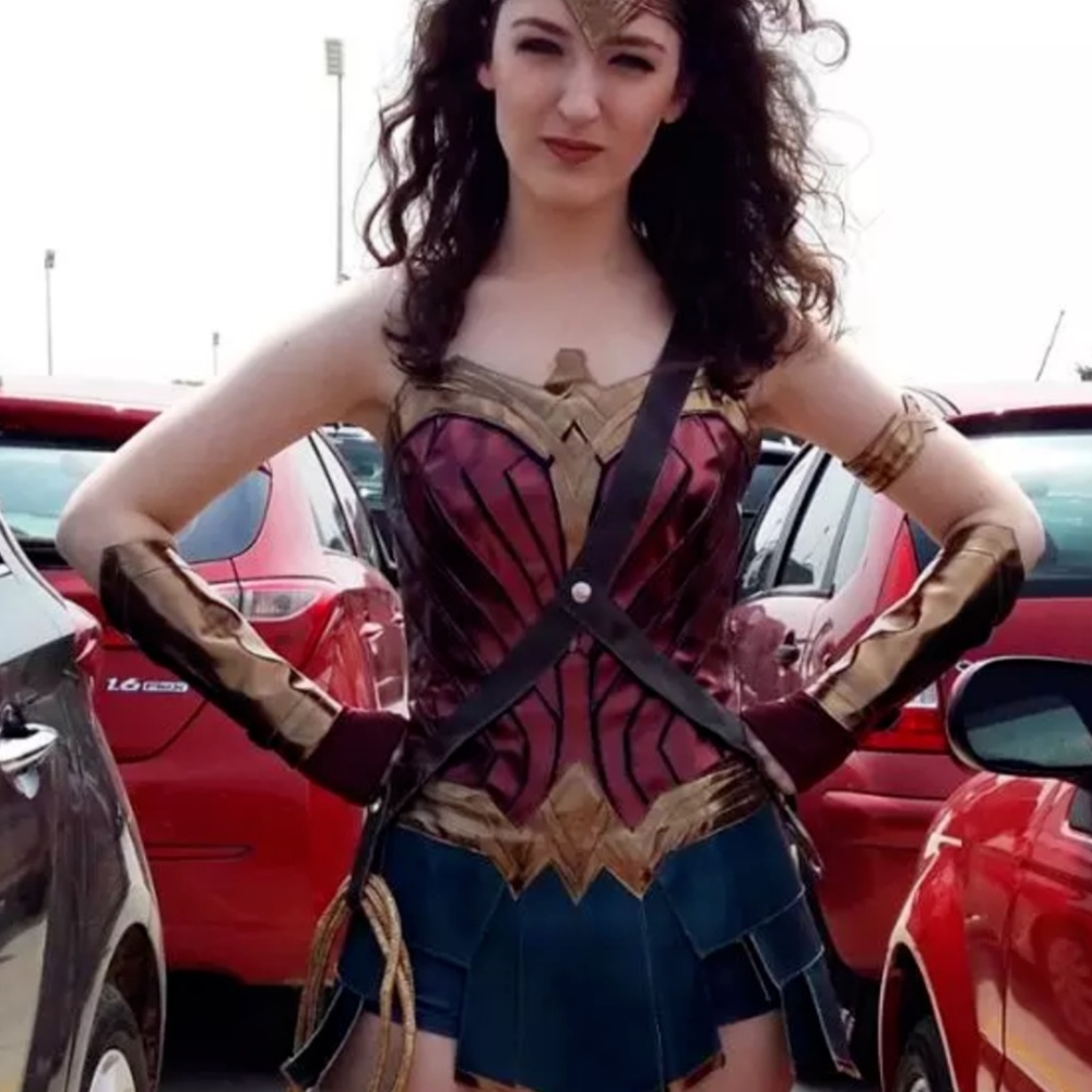 High Quality Wonder Woman Cosplay - Picture 4 of 5